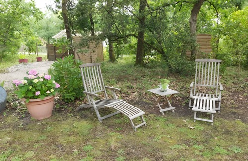 Grayan-Et-L'Hopital RV Rental | 'La roulotte d'Alany' with Private Garden