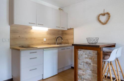 Forville Apartment | La Ruinée Appartement chaleureux à proximité des pistes et commodités