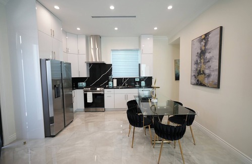 Mission Hills House | 🩵LA’s Artistic Luxury🩵
