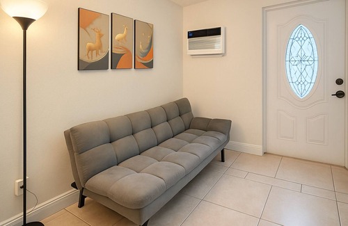 West Little River House | La sama Wynwood
