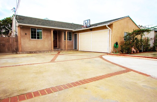 Van Nuys House | LA Serenity Retreat
