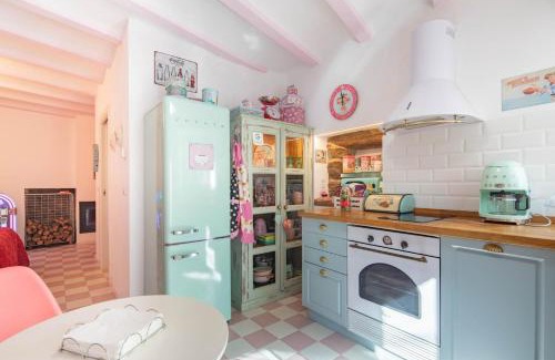 Corcubion Apartment | La Suite Años 50 La casa Barbie Bañera, chimenea