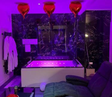 Cergy House | La Suite Prestige - Jacuzzi et cinema - Cergy-Village