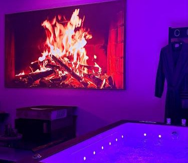 Cergy House | La Suite Prestige - Jacuzzi et cinema - Cergy-Village