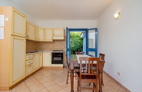 Monte Petrosu Apartment | La Tartaruga three-room apartment sleeps 6 in facility with swimming pool