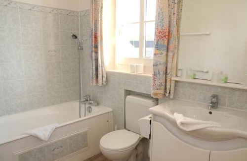 Etretat Hotel | La Taverne des Deux Augustins