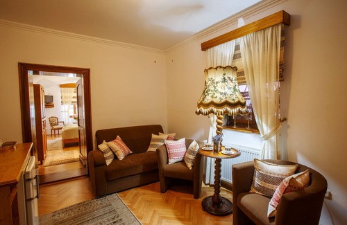 Sighisoara House | La Teo Pensiune si Pivnita