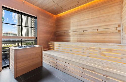 Downtown Miami House | La Terrasse by VIAC - Luxury Bay View Studio with Balcony 29th Floor Miami