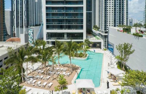 Downtown Miami House | La Terrasse by VIAC - Luxury Bay View Studio with Balcony 29th Floor Miami