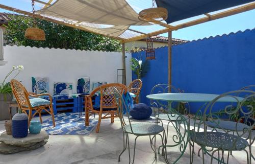 Le Passage House | La terrasse Majorelle.