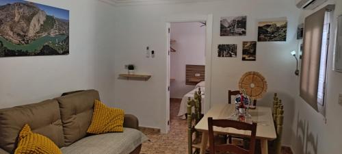 El Chorro Apartment | La Tienda de Miguel