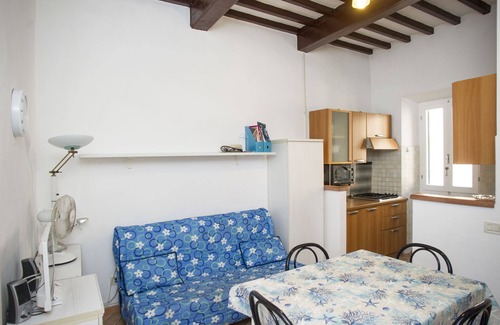 Portoferraio Old Town Apartment | La Tonnina overlooking the sea of Darsena