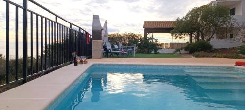 Salobrena House | La Torrecica, con carácter andaluz y magníficas vistas al mar y Sierra Nevada