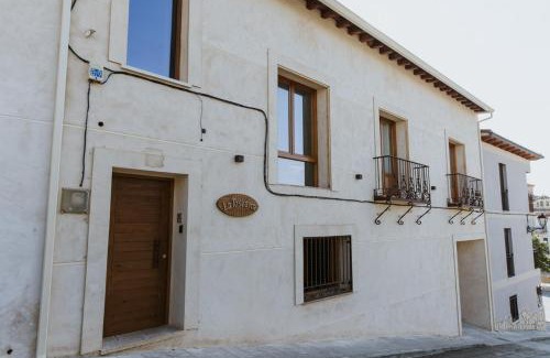 Jadraque House | La Toscana Casa Rural piscina ,parking ,barbacoa