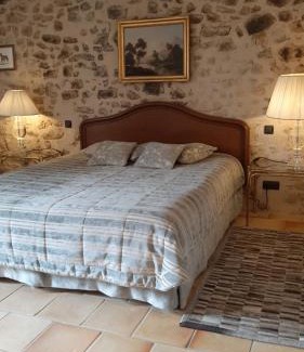 Montmeyan Bed & Breakfast | La Tour d'Enguernes