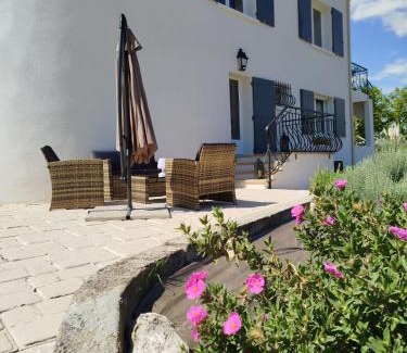 Le Puy-Sainte-Reparade House | La Tourelle Suite Cosy entre vignoble aixois et Luberon