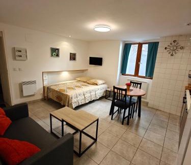 Saint-Thibery Apartment | La Treille