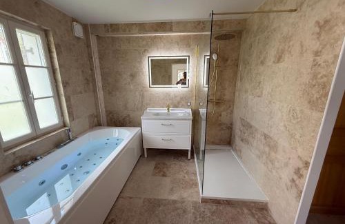 Alette Apartment | la vallée du paradis studio avec balnéothérapie en campagne