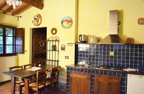 Monteleone d'Orvieto Apartment | La Vecchia Cedraia Apartment, Wifi, Perugia