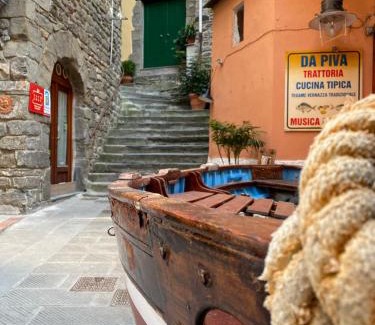 Vernazza House | La Verde di Vernazza - Art Studio - AC&WiFi - Vernazzarentals