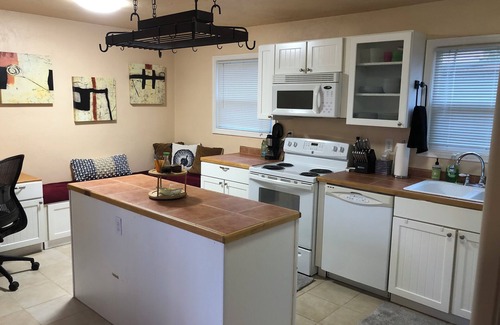Springfield House | La Via Nueva -Modern, Peaceful Home Near UO & Hayward Field