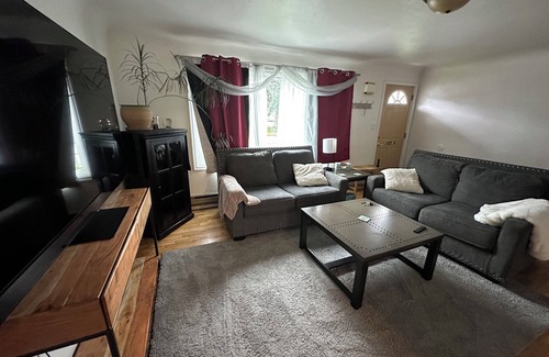 Springfield House | La Via Nueva -Modern, Peaceful Home Near UO & Hayward Field