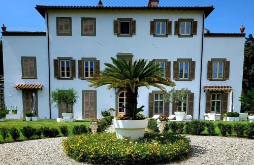 Livorno Apartment | LA VILLA APARTMENTS - Convenient for Sardinia and Corsica - 4 beds - Private Parking included with Camera