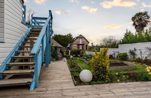 Merville-Franceville-Plage House | La Villa bleue by Interhome