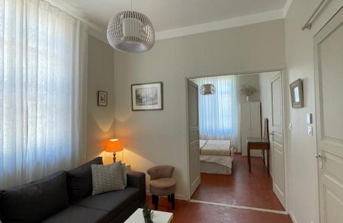 Hyeres City Centre Bed & Breakfast | La villa des Amandiers