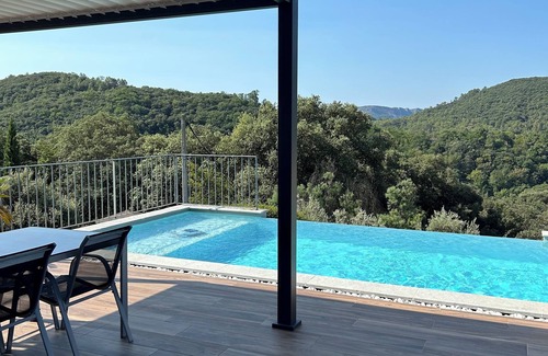Saint-Jean-du-Pin Villa | La Villa du Serre Dans les Cévennes Avec Piscine et vue Imprenable sur le Massif