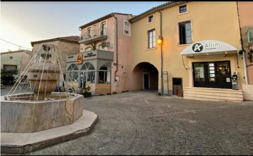 Saint-Paul-Trois-Chateaux Apartment | La Villa Tria Castella