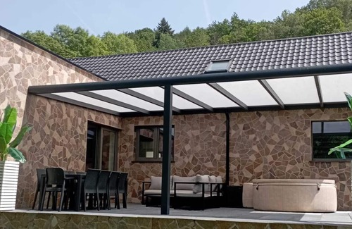 Comblain-au-Pont Villa | La Villa "les pieds dans l'eau"