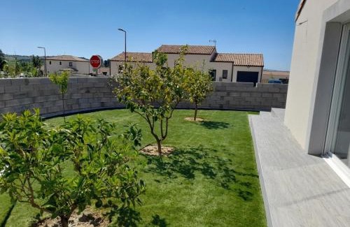 Capestang Villa | La Villa les Terrasses du Canal