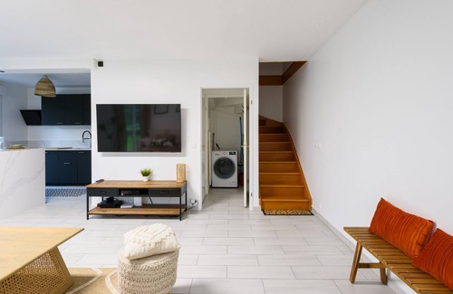 Magny-le-Hongre House | La Villa Nova Pomponne - 3 chambres et jardin