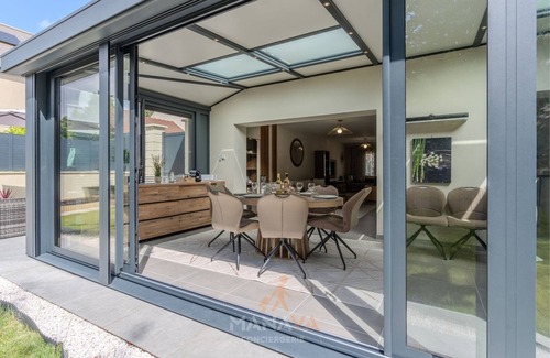 Bussy-Saint-Georges Villa | La Villa Tahaa 6/8 guest 10 min Disneyland Paris