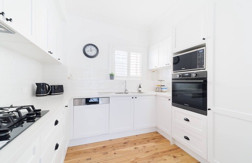 Katoomba House | La Villette sleeps 9/fireplace/BBQ/Pet Friendly