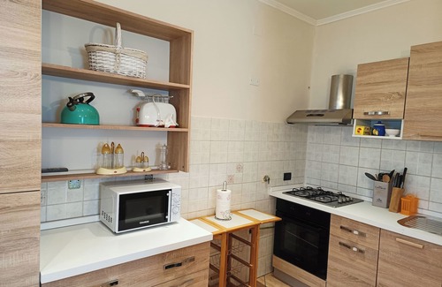 Acquaviva Cottage | LA VINOVA Ancient House Walking Distance - A/C, Private Patio & Panorama