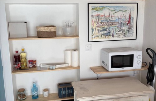 Barbatre House | La voile blanche, a stopover with your feet in the water