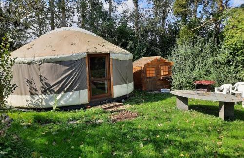 Xhoris Other | La yourte au fonds du jardin