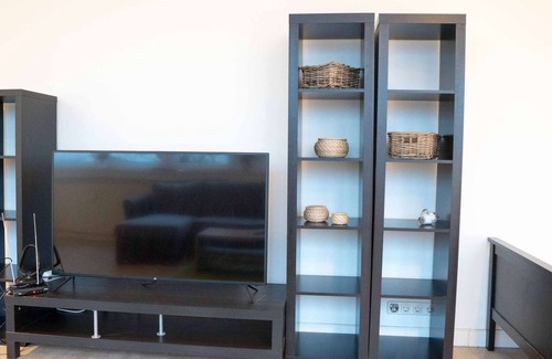 Langenfeld Apartment | LA04 Apartment in Langenfeld with TV & WiFi