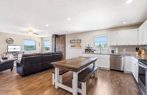 Branson House | Labor Day Open-Hidden Gem! Open-Walking Trail to the Lake, Minutes to Silver Dollar City!