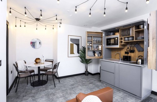 Old Town Apartment | Laboratory Store: 2bed moments from Royal Mile