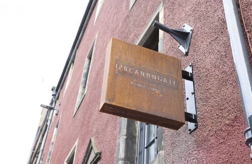 Old Town Apartment | Laboratory Store: 2bed moments from Royal Mile