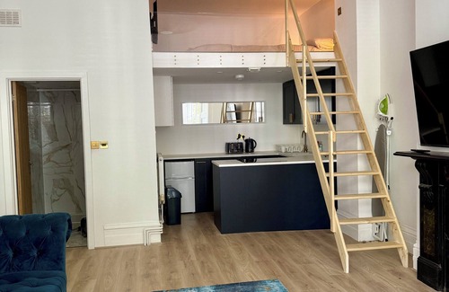 St. Helen's Apartment | Ladbroke Grove hidden Gem