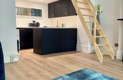 St. Helen's Apartment | Ladbroke Grove hidden Gem