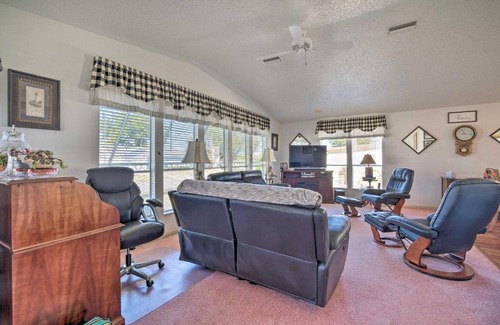 The Villages House | Lady Lake House with Lanai and Community Pool!