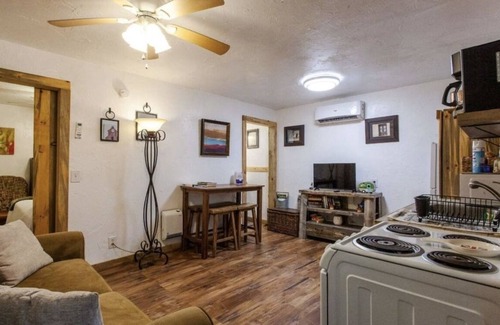 Murphy Cabin | Ladybird's Lodge - dog friendly