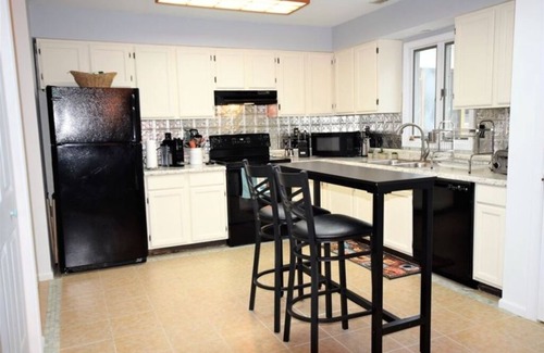 Chincoteague House | Ladybug House-Spacious Family Friendly House