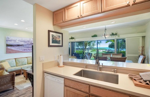 Wailua Condo | Lae Nani 512 Gorgeous Ocean Front Ground Floor in Building Five With AC