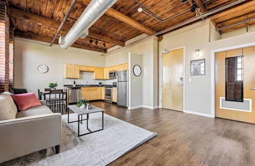 Lafayette Square Apartment | Lafayette 107 I Modern & Vintage 1Bd Apartment